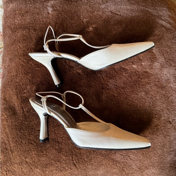Stuart Weitzman Nicety T-Strap Heels, Oyster, 7.5 - Picture 3 of 9